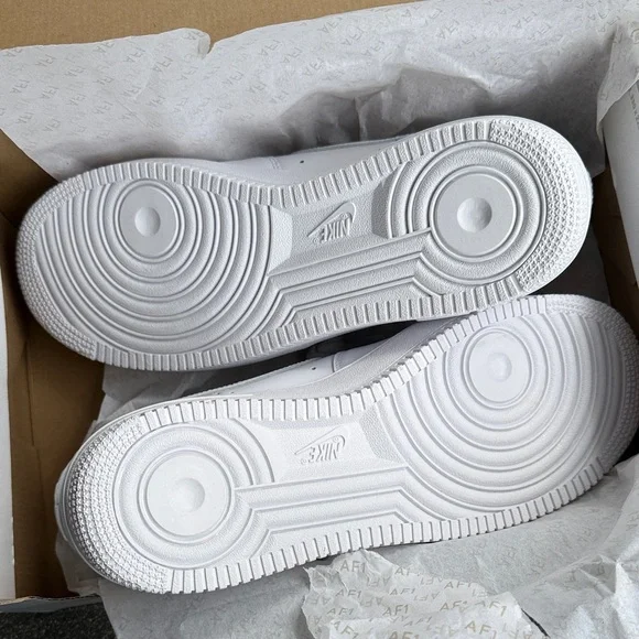 NWT Nike Air Force 1 - Men 10 / Woman 11.5 - Picture 5 of 5
